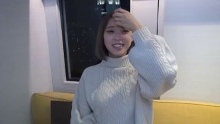 今天女友不想被上~只好把女友的黑丝袜撕爆~下个马威!!