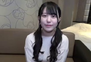 中年四姐妹，床上的四朵金花露脸展示，逼逼都不一样床上伺候大哥激情啪啪，让大哥轮流爆草玩弄骚奶子好刺激